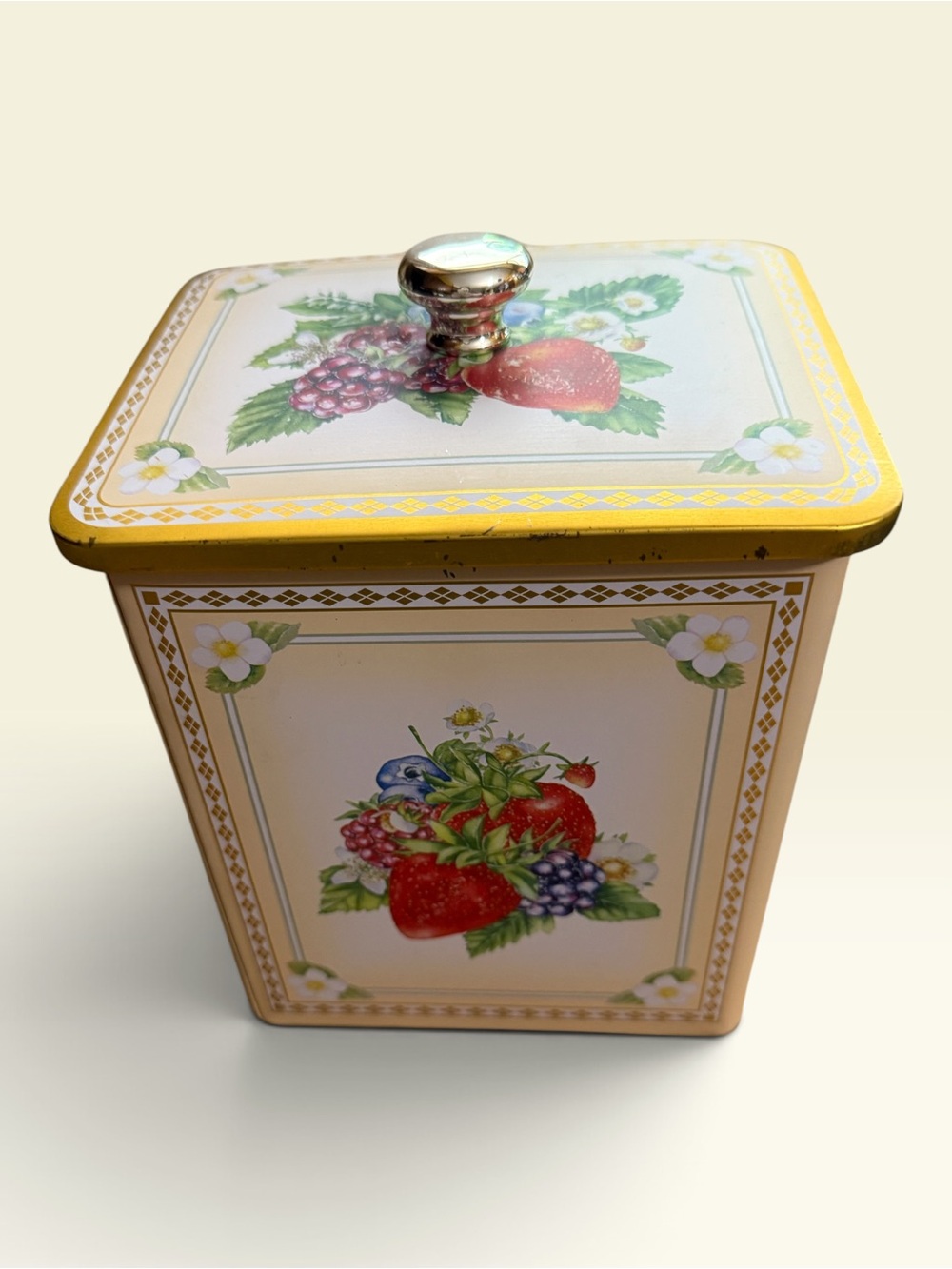 Vintage Knott's Berry Farm Shortbread Cookie Tin